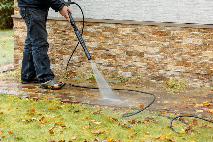 imgi_45_man-cleaning-street-with-high-pressure-power-washer-washing-stone-garden-paths_1048944-4683908